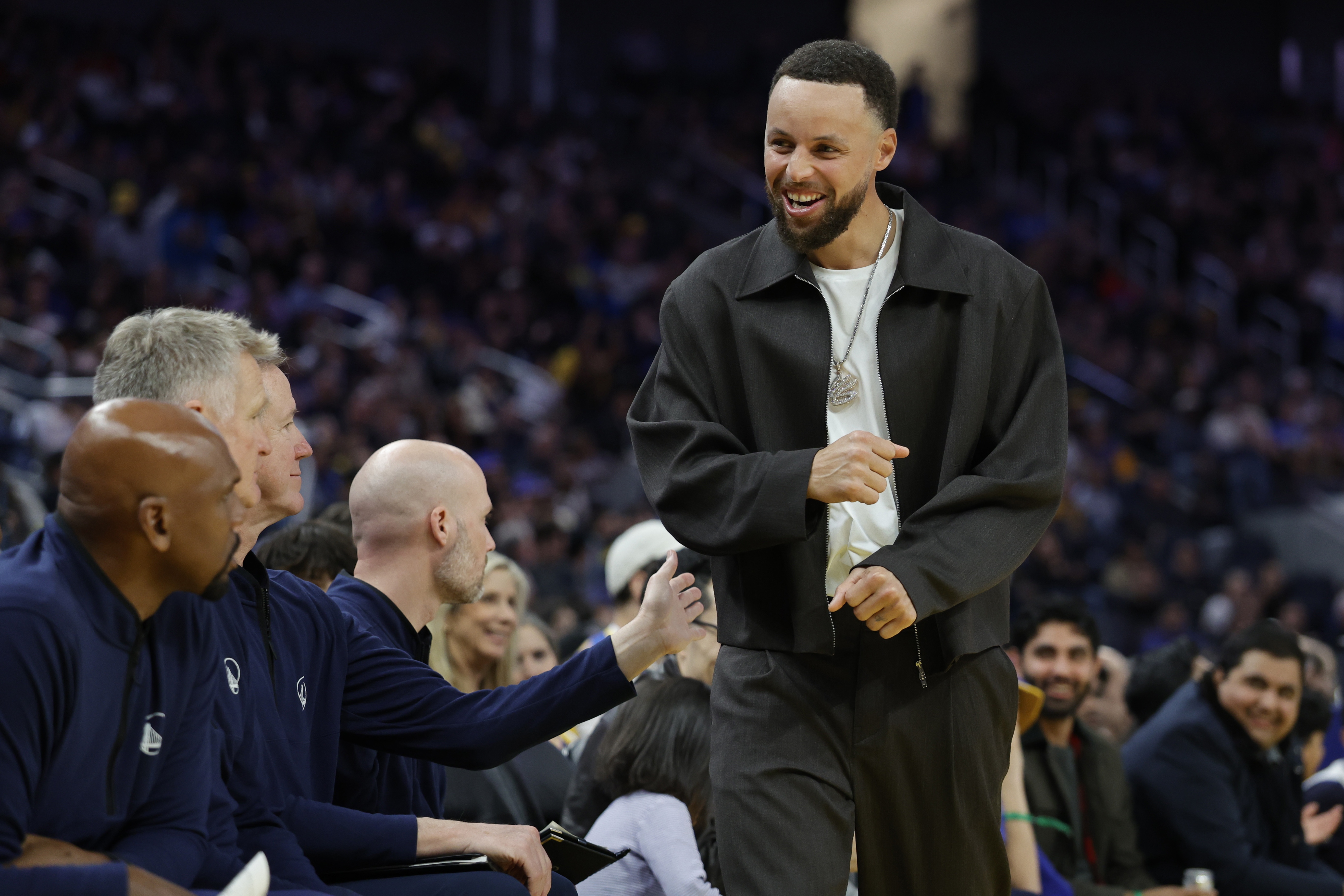 库里可能赛季报销？邓利维：存在这种可能性 但我们预计不会这样